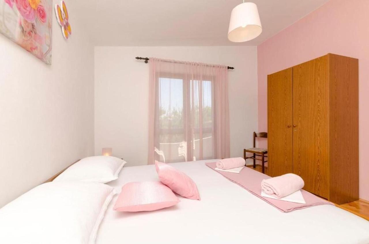 Apartments Spavalo 파그 외부 사진